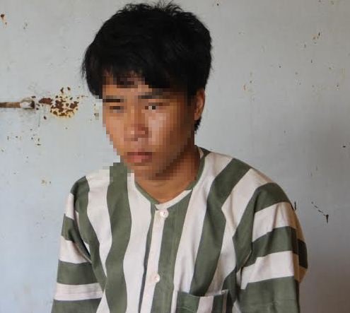 Thấy bạn thuở xưa lớn lên xinh đẹp, rắp tâm hiếp dâm