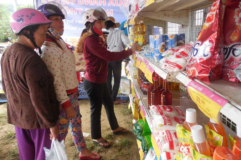 Khai mạc phiên chợ hàng Việt về nông thôn