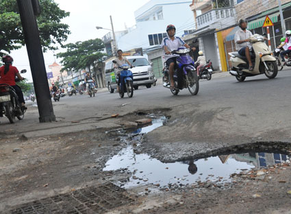 Vô tư xả nước thải ra đường