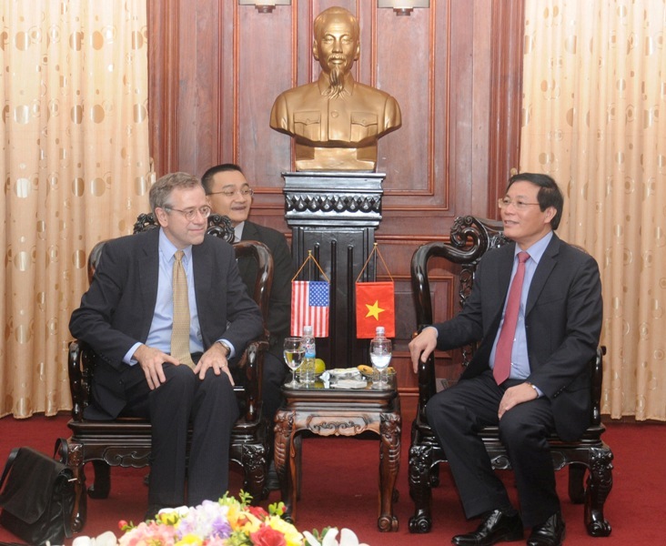  Phó Viện trưởng VKSNDTC Nguyễn Hải Phong tiếp ông Bruce Swartz, Phó Tổng Chưởng lý và Cố vấn đối ngoại - Bộ Tư pháp Hoa Kỳ.