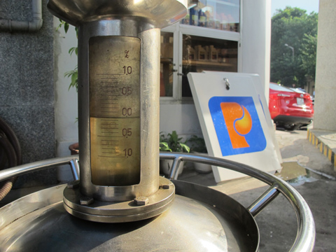 Sự thật bình xăng ôtô thiếu chuẩn hay cây xăng gian lận