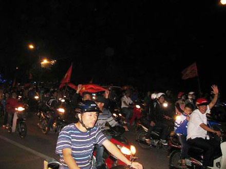 Việt Nam vs Malaysia 100 công an xã, phường ở Vinh được huy động