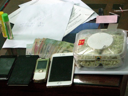 Bắt giữ gần 2 600 viên ma túy tổng hợp trong nhà 2 kiều nữ