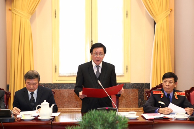 Đồng chí Giang Sơn, Phó Chủ nhiệm Thường trực Văn phòng Chủ tịch Nước công bố các Lệnh về việc công bố Luật