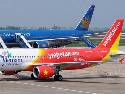 Giá xăng xuống đáy, máy bay làm ngơ giảm giá vé