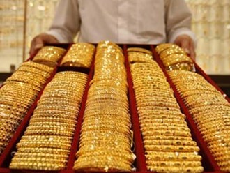 Giá vàng tiếp tục giảm, giới đầu cơ bớt thao túng