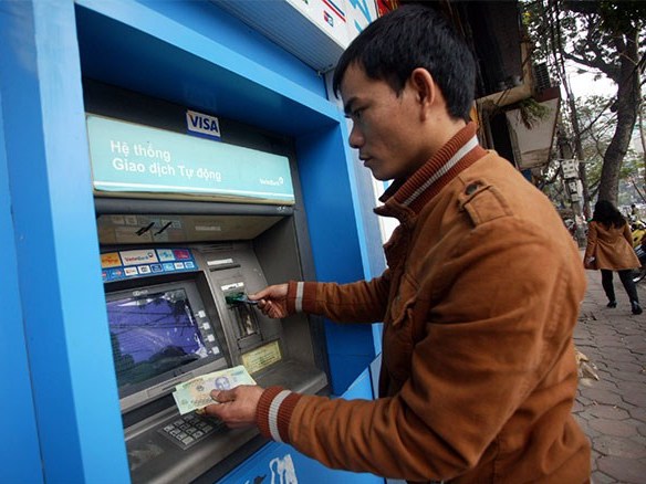 Quy định xử phạt ATM hết tiền Chỉ ngân hàng mới biết ATM hết tiền