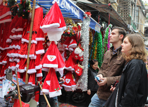 Thị trường Giáng sinh Hàng Việt chiếm ưu thế