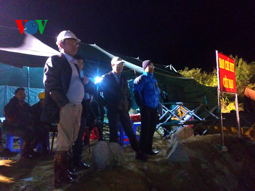 Lãnh đạo UBND tỉnh Lâm Đồng trực đêm cùng các đơn vị tham gia cứu hộ