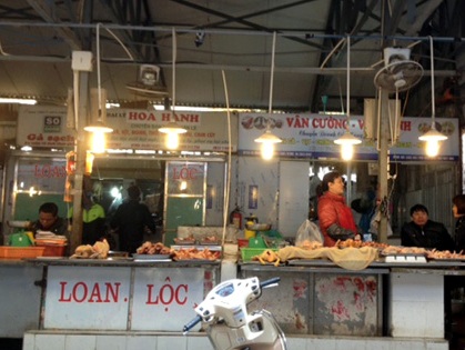 Xăng dầu giảm giá kỷ lục, thực phẩm vẫn rục rịch tăng