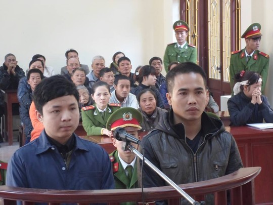 Lạnh lùng đâm chết chồng trước mặt người vợ đang quỳ van xin