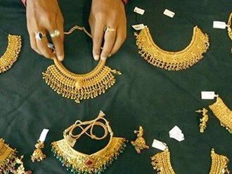 Giá vàng thế giới vượt mốc 1 200 USD