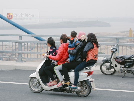 Đi trên cầu Nhật Tân mà ngỡ đang ở đường làng