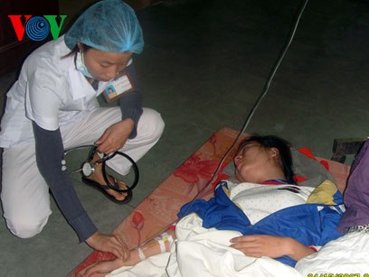 Điều tra nguyên nhân vụ gần 200 công nhân bị ngộ độc thức ăn