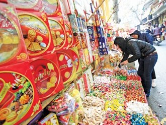 Thực phẩm Tết Ngoại hút khách, nội ế sưng