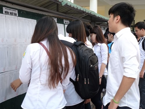 Đua tranh quyết liệt vì giới hạn sĩ số trường công