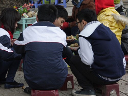 Nhà trường không chỉ dạy học, mà còn cần dạy sống