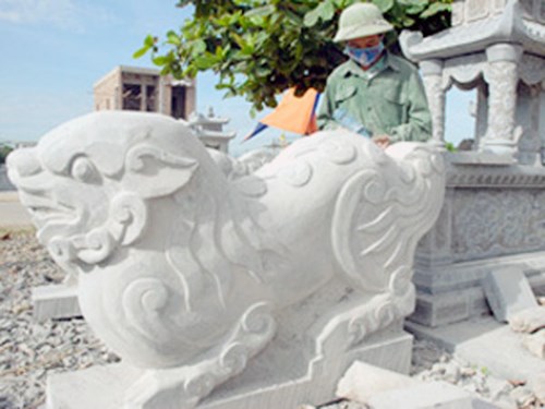 Tiếp tục di dời sư tử đá ngoại lai ra khỏi di tích Cần đồng thuận vì vẻ đẹp thuần Việt