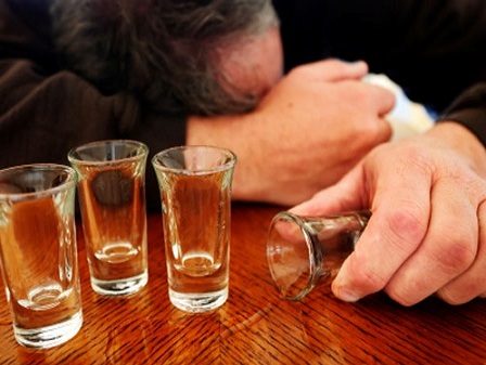 Rượu, bia giết đàn ông từ 35 – 64 tuổi