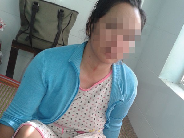 Tra tấn vợ dã man như thời trung cổ