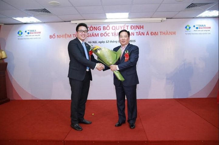 Ông Nguyễn Thái Lai – Thứ trưởng Bộ Tài Nguyên Môi trường cũng có mặt và chúc mừng Ông Nguyễn Duy Chính ở vị trí mới