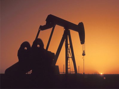 Giá dầu bất ngờ tăng mạnh trở lại