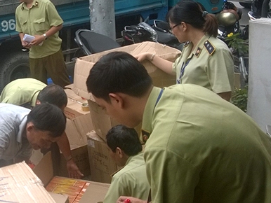 Thu giữ hàng nghìn hộp mỹ phẩm, thực phẩm chức năng mập mờ nguồn gốc