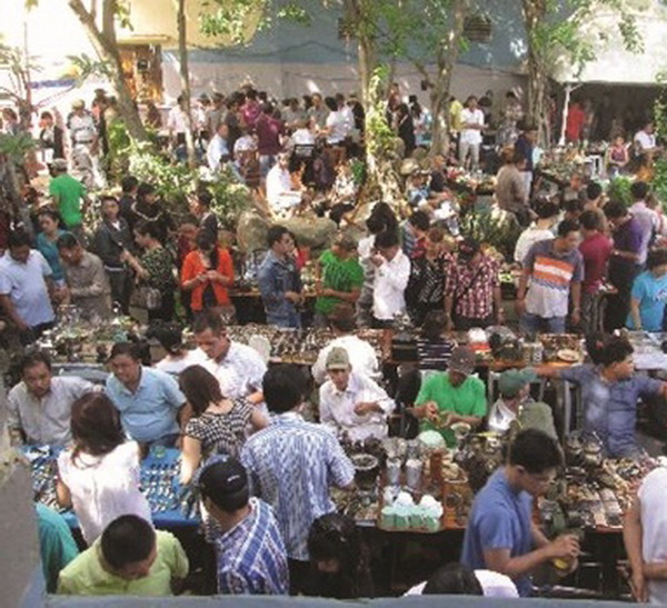 Chợ ve chai không bán… ve chai