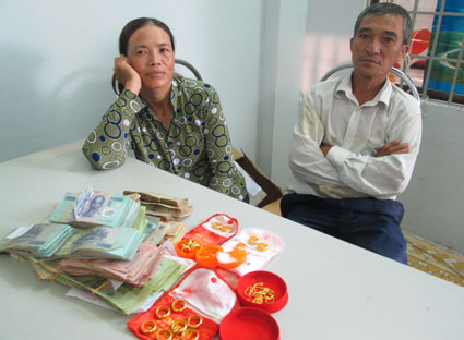 Báo tin giả mất vàng và tiền để đuổi cháu chồng