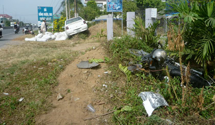 Ô tô va chạm mô tô làm 3 người nhập viện