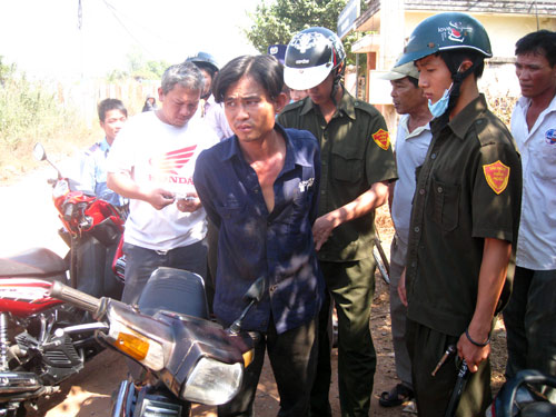 Vờ hỏi đường rồi trộm, cướp xe