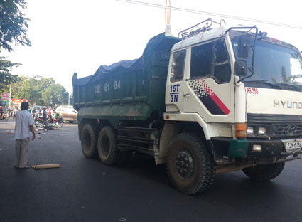 Xe tải 15 tấn cán chết người