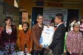 Trao hơn 1 000 suất quà Tết cho người nghèo huyện Hoài Nhơn