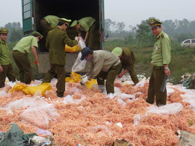 Nguy hại khôn lường từ thực phẩm bị làm giả bằng sắn dây