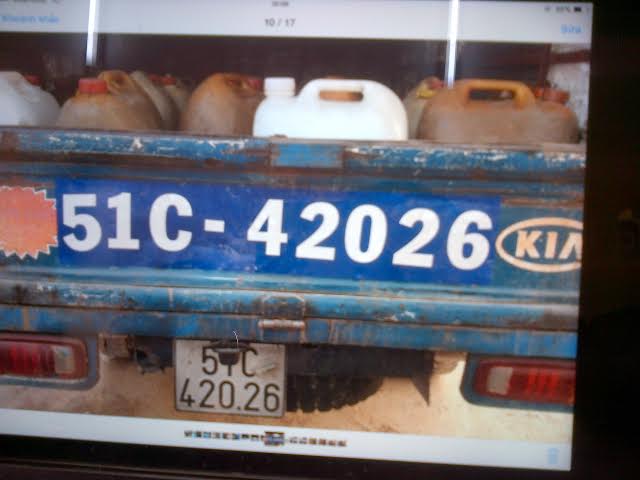 Bắt quả tang vụ ăn cắp xăng dầu máy bay