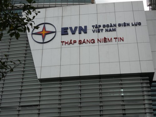 Hàng loạt khuyết điểm, vi phạm của Tập đoàn điện lực Việt Nam (EVN) như cho vay vốn lòng vòng, đầu tư ngoài ngành sai quy định, trả lương lãnh đạo quá “khủng”… dần “lộ sáng”