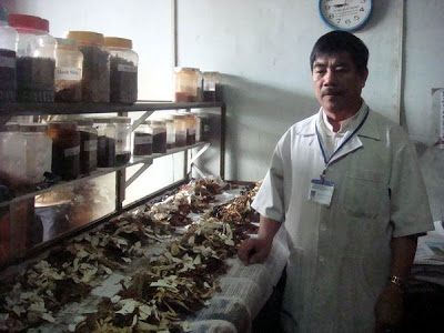 Lương y Đào Quang Lam không chỉ nổi tiếng với những bài thuốc hiệu nghiệm mà còn là tấm lòng nhân ái