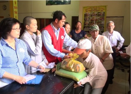 Tích cực hoạt động vì người nghèo