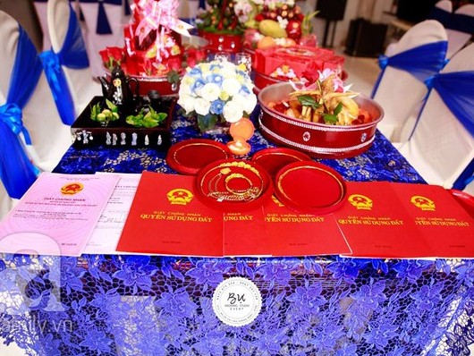 Sính lễ đám cưới 10 sổ đỏ, nhà 5 tỷ, xe Lexus