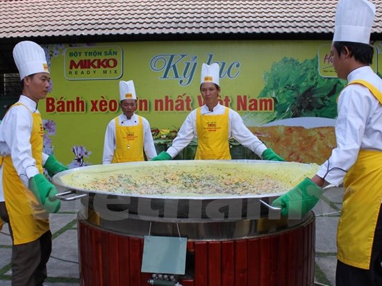 Trình làng chiếc bánh xèo xác lập kỷ lục lớn nhất Việt Nam
