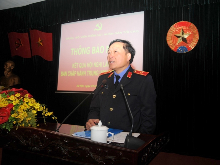 Viện trưởng VKSNDTC Nguyễn Hòa Bình thông báo nhanh kết quả Hội nghị lần thứ 10 Ban chấp hành Trung ương Đảng (khóa XI).
