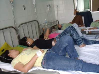 Sau bữa cơm trưa 80 công nhân nhập viện