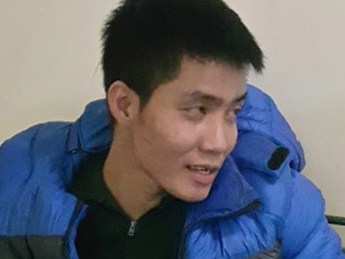 Ngáo đá , mang con 3 tuổi xông vào trụ sở công an dọa giết