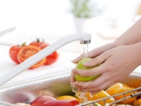 7 cách khử thuốc trừ sâu trong rau quả