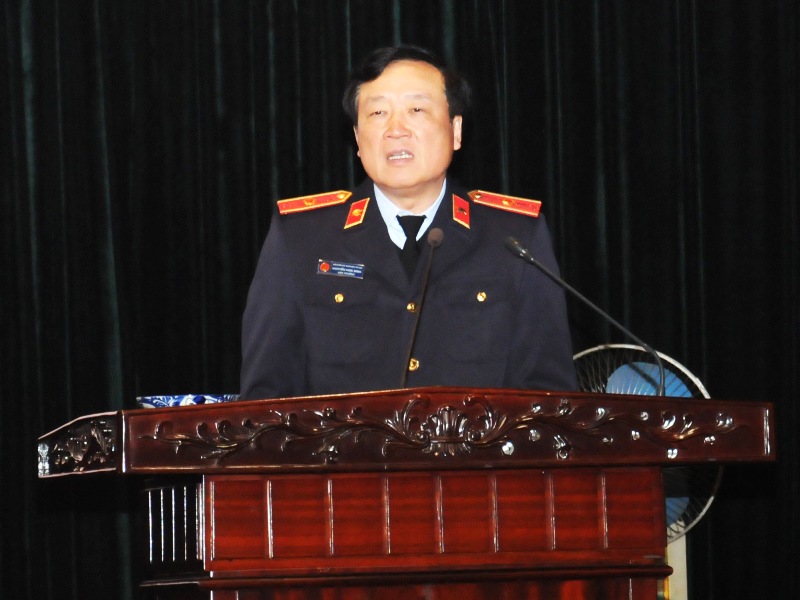  Viện trưởng VKSNDTC Nguyễn Hòa Bình phát biểu tại buổi gặp mặt.