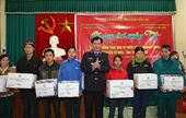 VKSNDTC trao quà từ thiện Chung vui ngày Tết