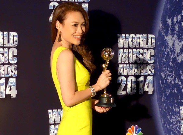 Ca sĩ Việt và nỗ lực vươn ra biển lớn