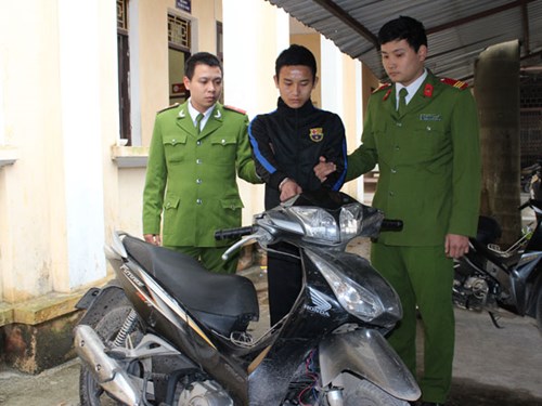 Dùng búa đinh cướp tài sản của lái xe ôm