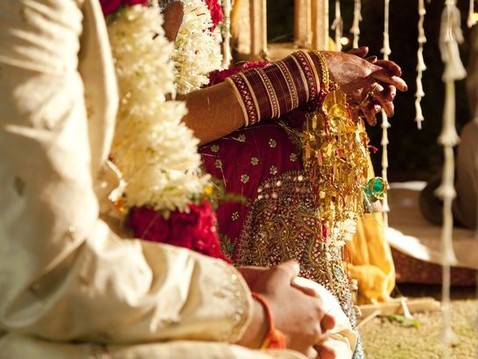 Chú rể đột quỵ, cô dâu cưới luôn khách mời