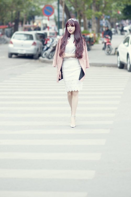 Đầu năm diện ren ngọt lịm tới công sở